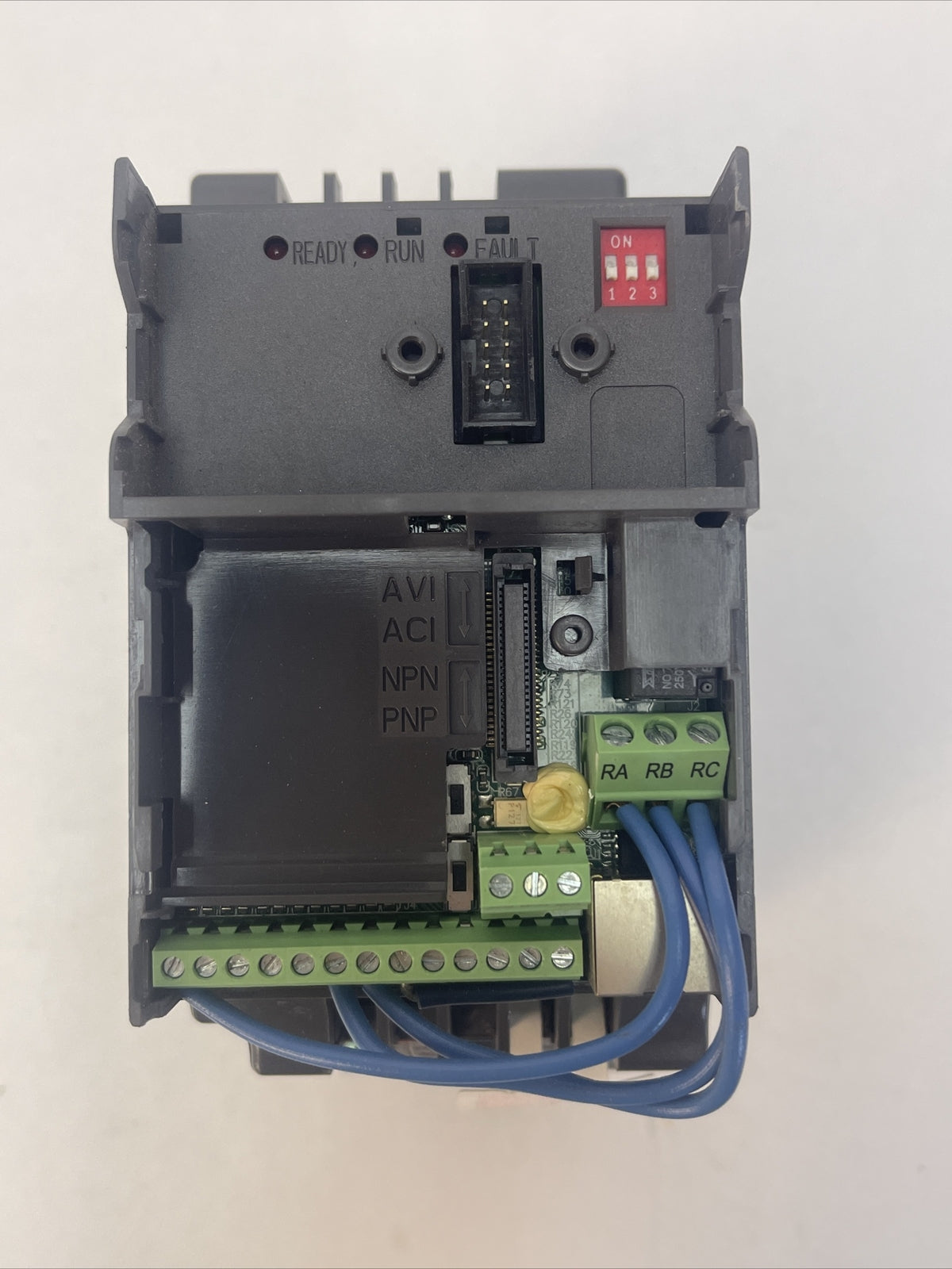 DELTA VFD015E23A VARIABLE FREQUENCY DRIVE OUTPUT 0-240VAC 7.5A 2.9KVA INPUT 200-0