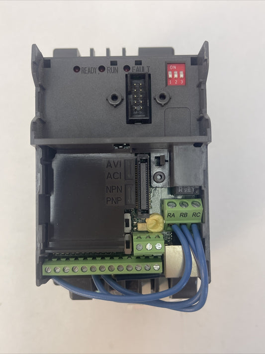 DELTA VFD015E23A VARIABLE FREQUENCY DRIVE OUTPUT 0-240VAC 7.5A 2.9KVA INPUT 200-0