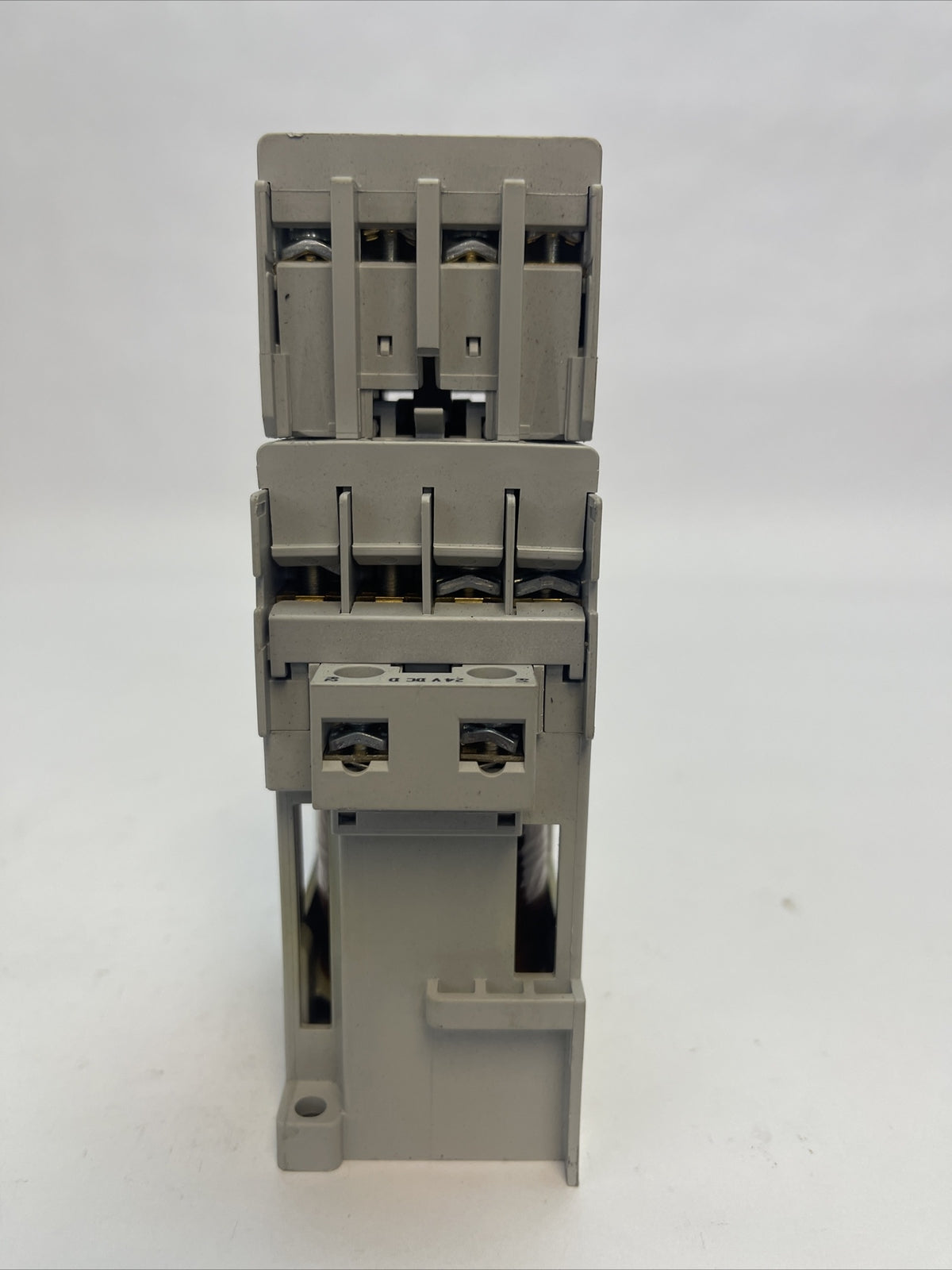 ALLEN BRADLEY 100-C09D*10 SER A CONTACTOR 600VAC 25A 7.5HP 3PH 100-F SER B 10A7