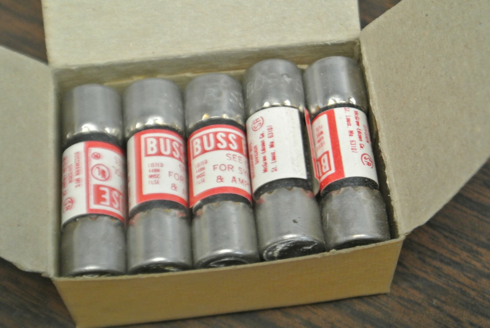 BOX of 10 / BUSS BBS4/10 MIDGET FUSE / 4/10A / 600V / NEW SURPLUS / BBS 4/100
