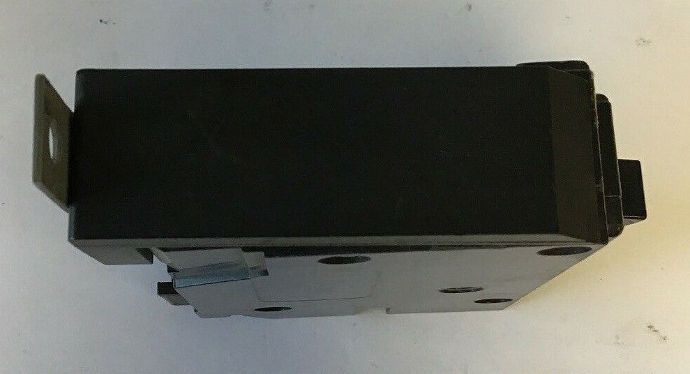 CUTLER HAMMER GHQ1020 20A QUICKLAG CIRCUIT BREAKER 277VAC***LOTOF2***4