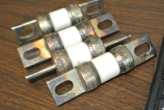 LOT of 4 / BUSSMANN FWP-80 SEMICONDUCTOR FUSE / 80A / 700V / NEW SURPLUS0