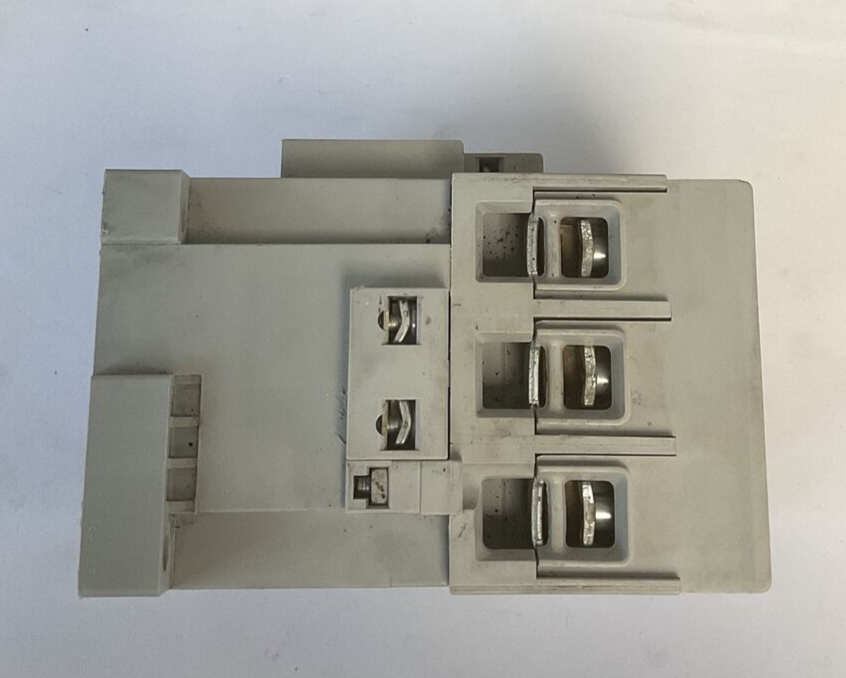 ALLEN BRADLEY 100-C60*00 CONTACTOR SER.B 600VAC 100A 6KV W/100S AUX SER.B5