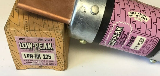BUSSMAN LPN-RK-225 LOW PEAK DUAL-ELEMENT  TIME DELAY 225A CLASS RK1 250VAC0