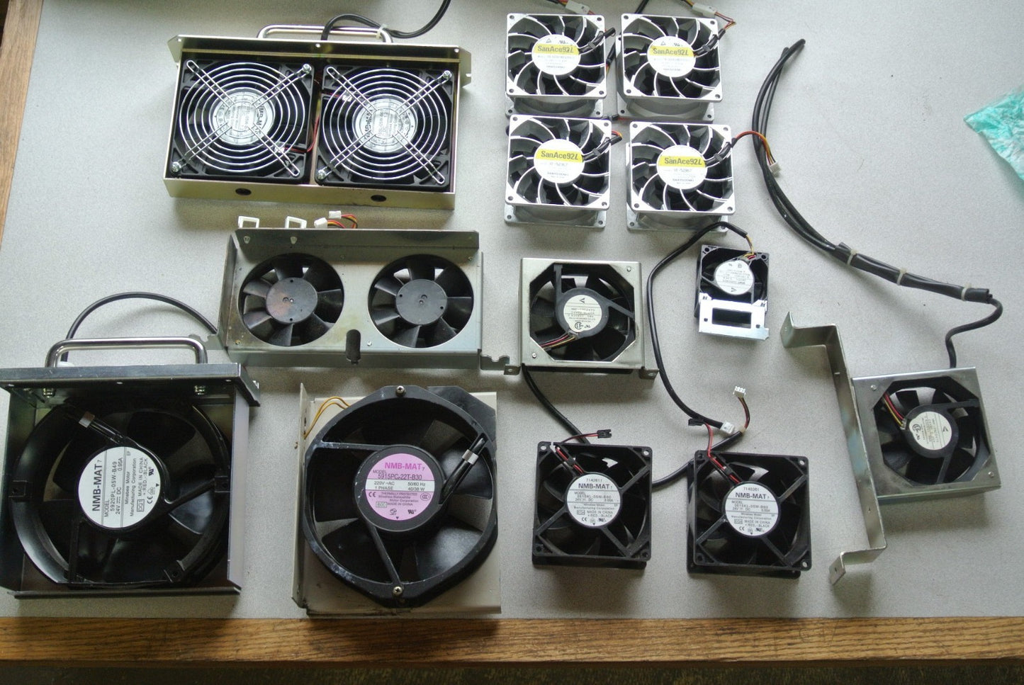 LOT of 13 FANS / FAN ASSEMBLIES - GREAT for MACHINE MAINTENANCE / COMPUTER TECH 0