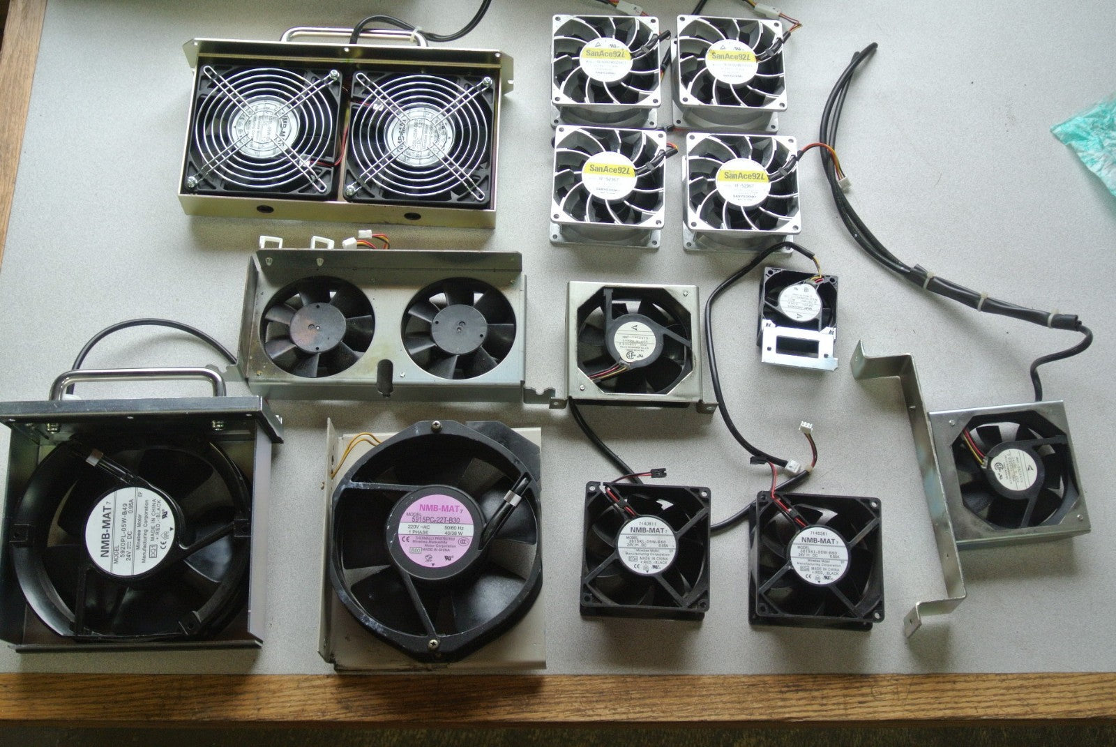 LOT of 13 FANS / FAN ASSEMBLIES - GREAT for MACHINE MAINTENANCE / COMPUTER TECH 0