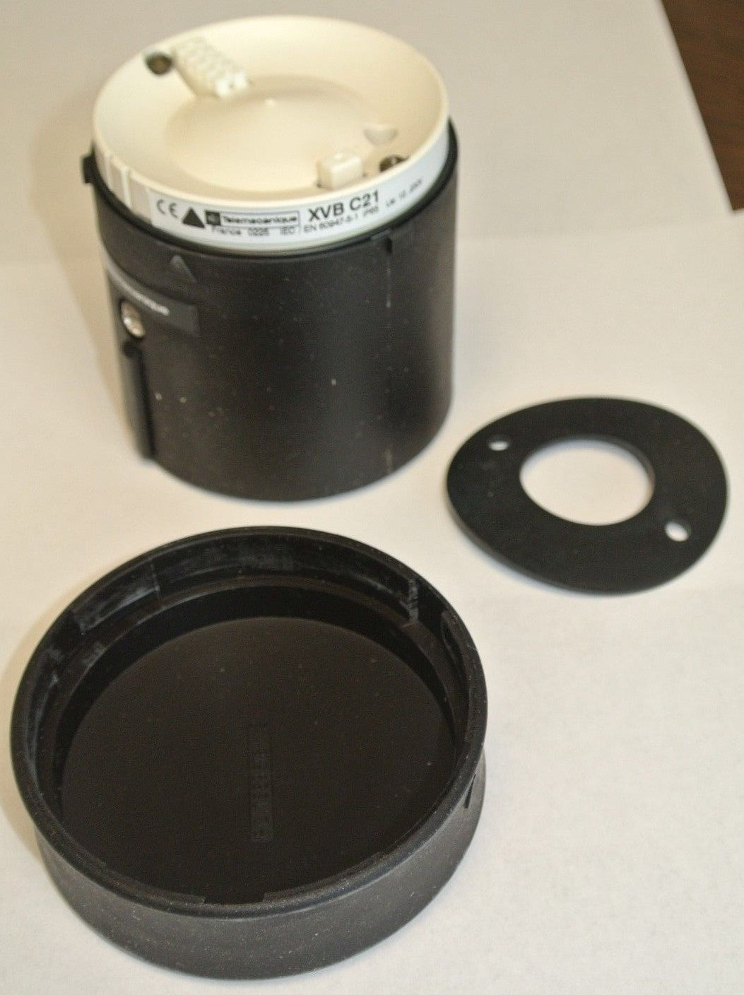 TELEMECANIQUE XVB C21 LIGHT TOWER BASE & COVER - 12-230V - NEW SURPLUS - 0845020