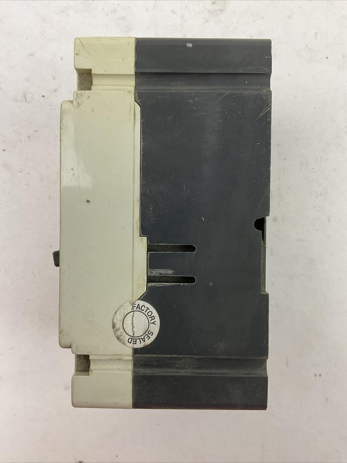 EATON HFD3015BP10 600VAC 250VDC 15AMP 3POLE 6604C37G02 CIRCUIT BREAKER HFD 65K2