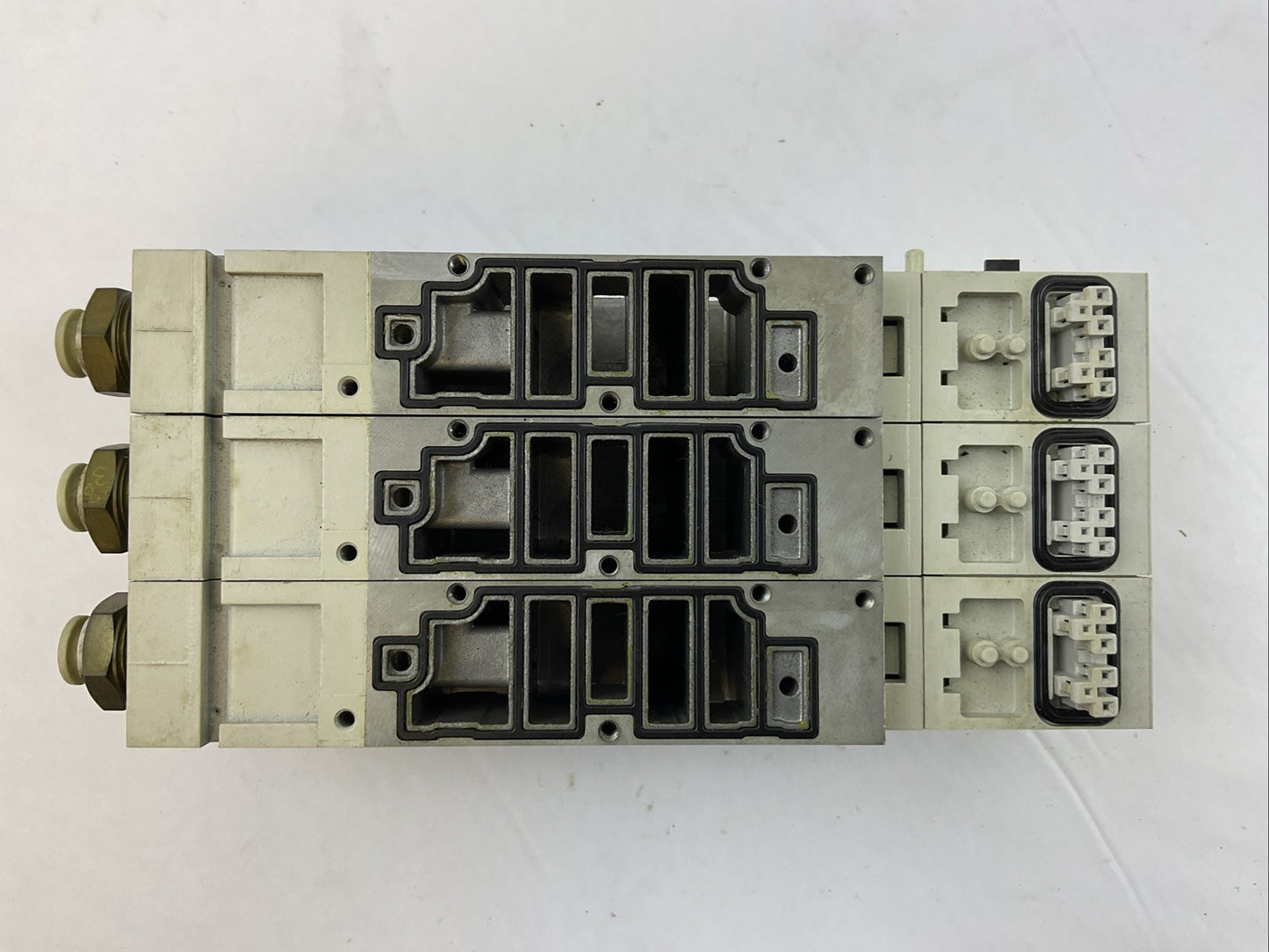 SMC MANIFOLD VALVE VQ 4000 (LOT OF 3)0