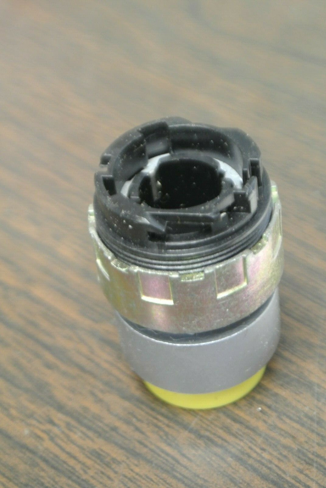 GENERAL ELECTRIC CR304ABF00AE OILTIGHT YELLOW PUSHBUTTON OPERATOR / NEW SURPLUS3