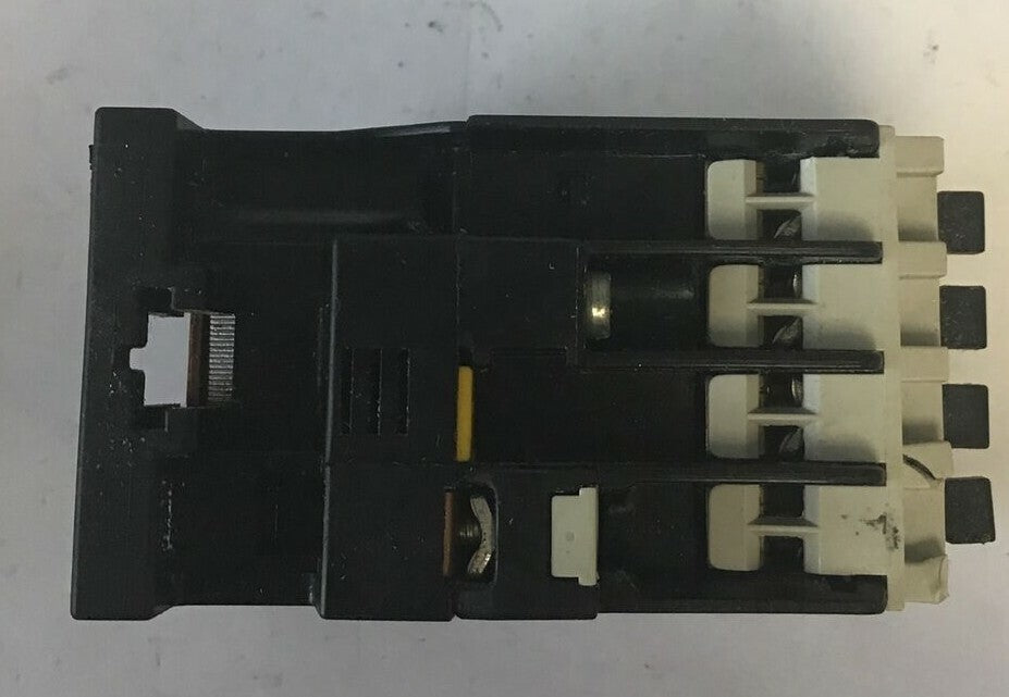 SIEMENS 3TF3300-0A CONTACTOR 5A 600VAC ***LOTOF3***6