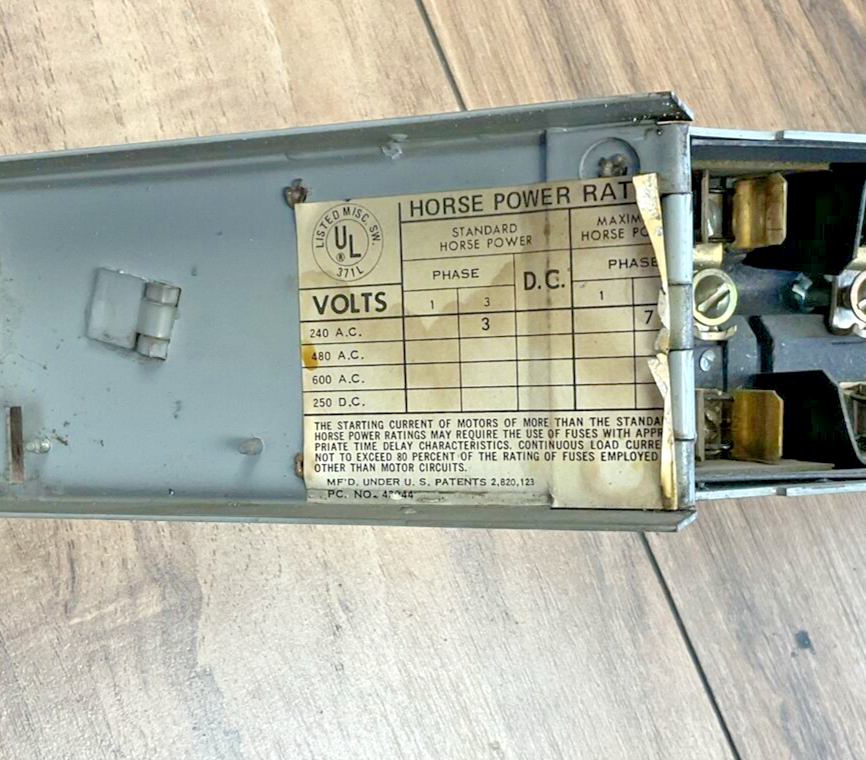 ITE V2A3211 PANELBOARD SWITCH 30A 250V 3POLE 3PH 7 1/2HP10