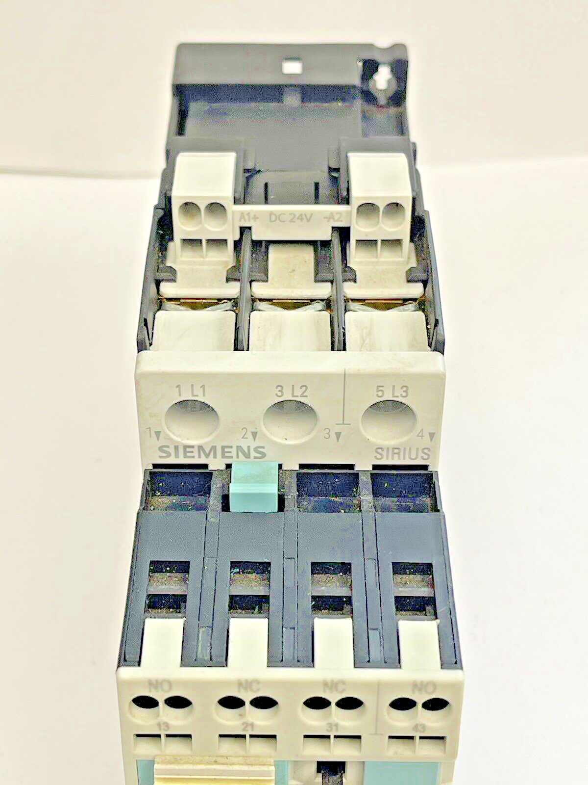 SIEMENS - 3RT1024-3B..0 & 3RH1921-2HA22 & 3RT1926-1BB00 W/ 24VDC COIL8