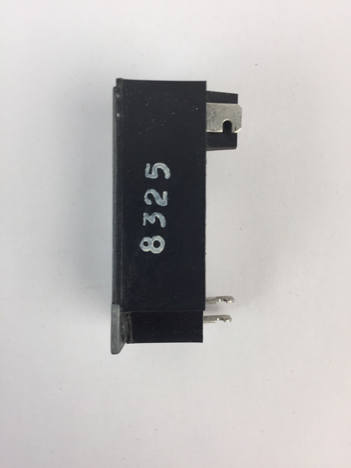 CRYDOM S218 SOLID STATE RELAY INPUT 3.5-8VDC OUTPUT 120VAC 8A3