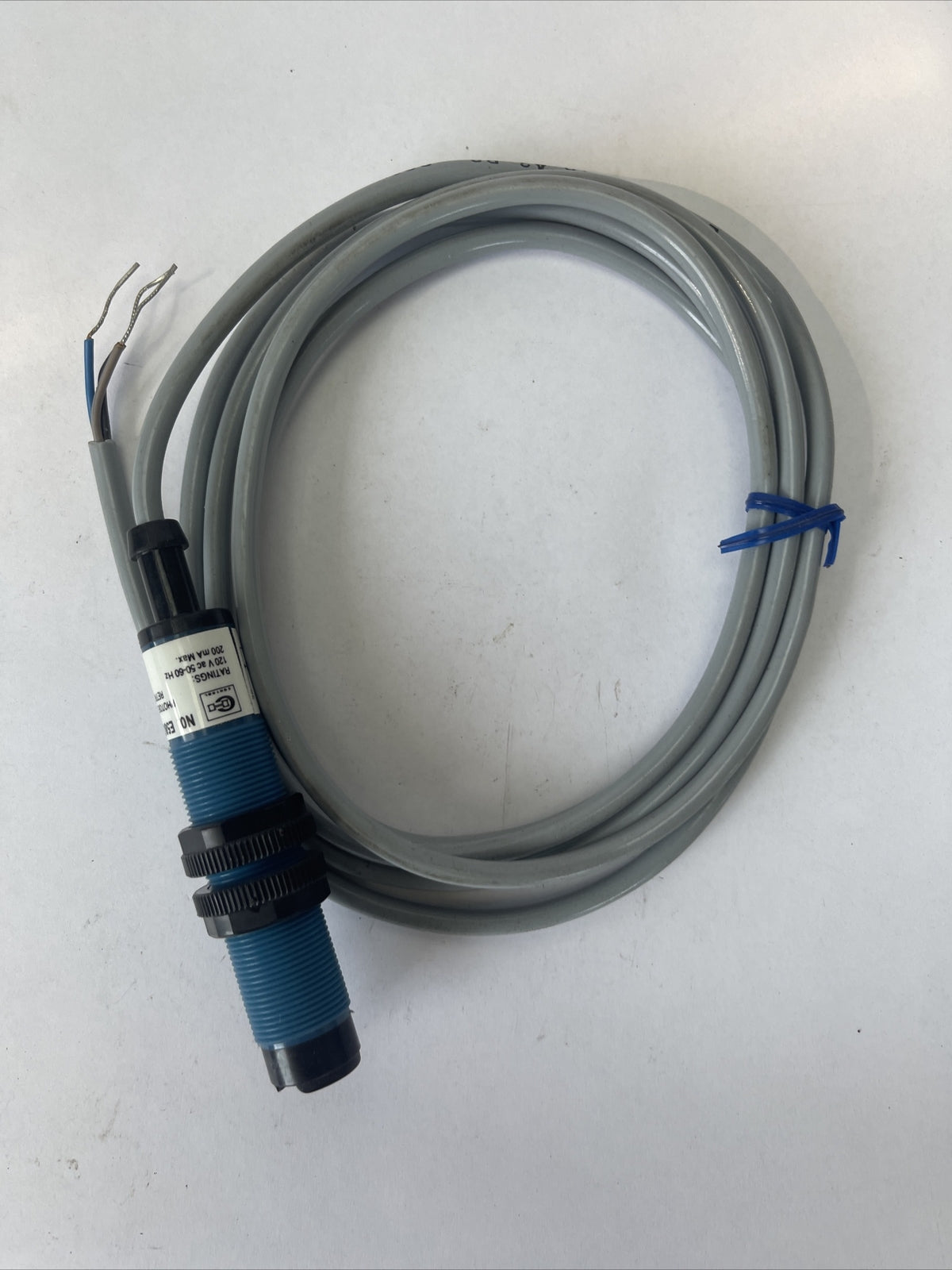 CUTLER HAMMER E58CAL18A2R2 PHOTOELECTRIC TUBULAR SENSOR SERIES A1 120VAC 200mA7