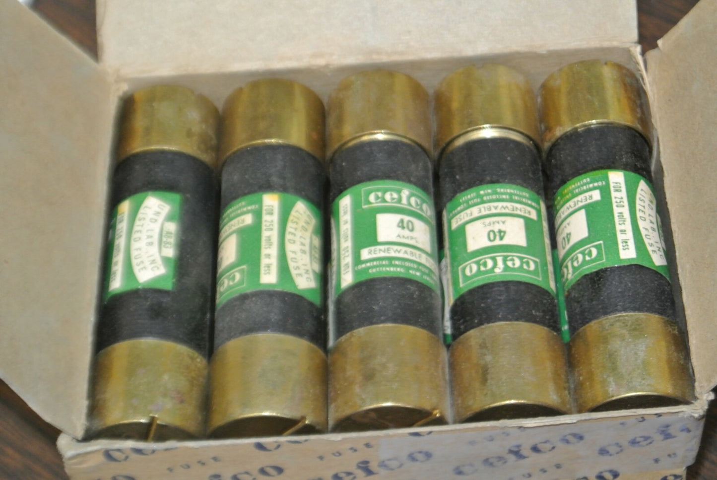 BOX of 10 CEFCO REN40 RENEWABLE FUSE / 40A / 250V / NEW SURPLUS  CAPACITY 35-60A4