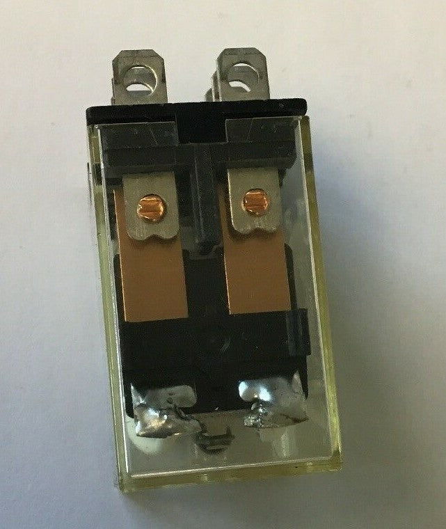 OMRON LY2 RELAY 240VAC 10A***LOTOF5***3