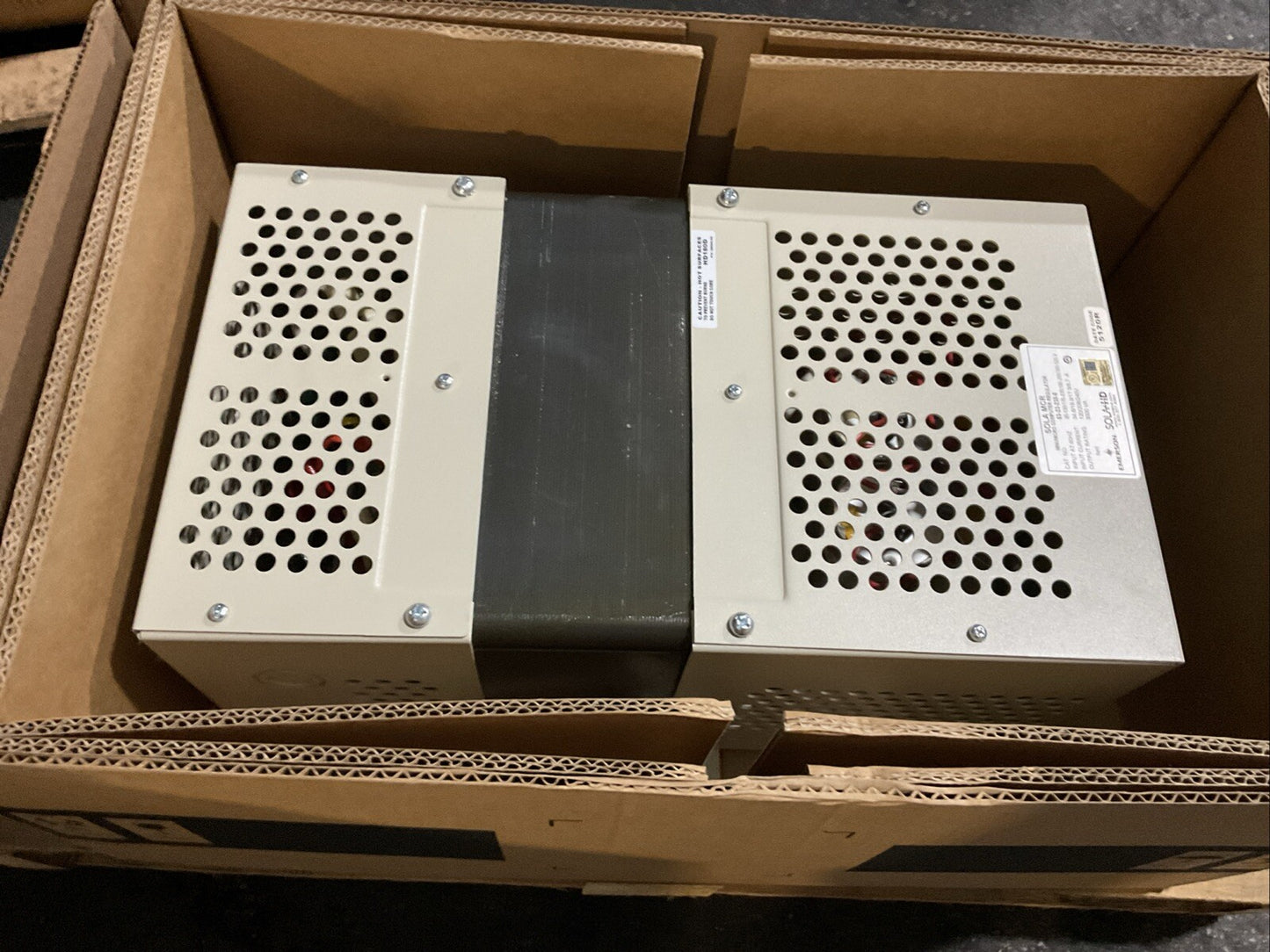 SOLA MCR 63-23-230-8 MINI/MICRO COMPUTER REGULATOR OUTPUT 120/208/240V 3000VA5