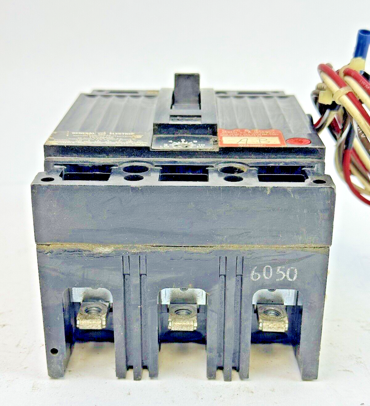 GE - TEC36050 - CIRCUIT BREAKER W/ AUXILIARY SWITCH - 3 POLE/ 600 VAC/ 50 A8