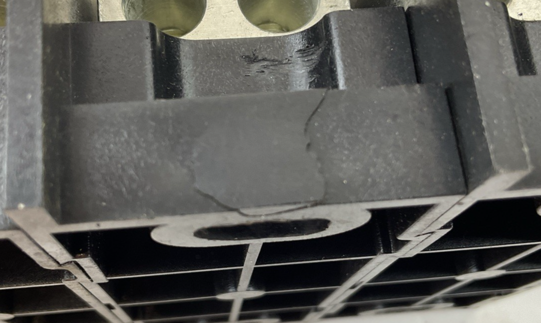 BURNDY BDBMHC-14-500-3 POWER DISTRIBUTION BLOCK 600V3