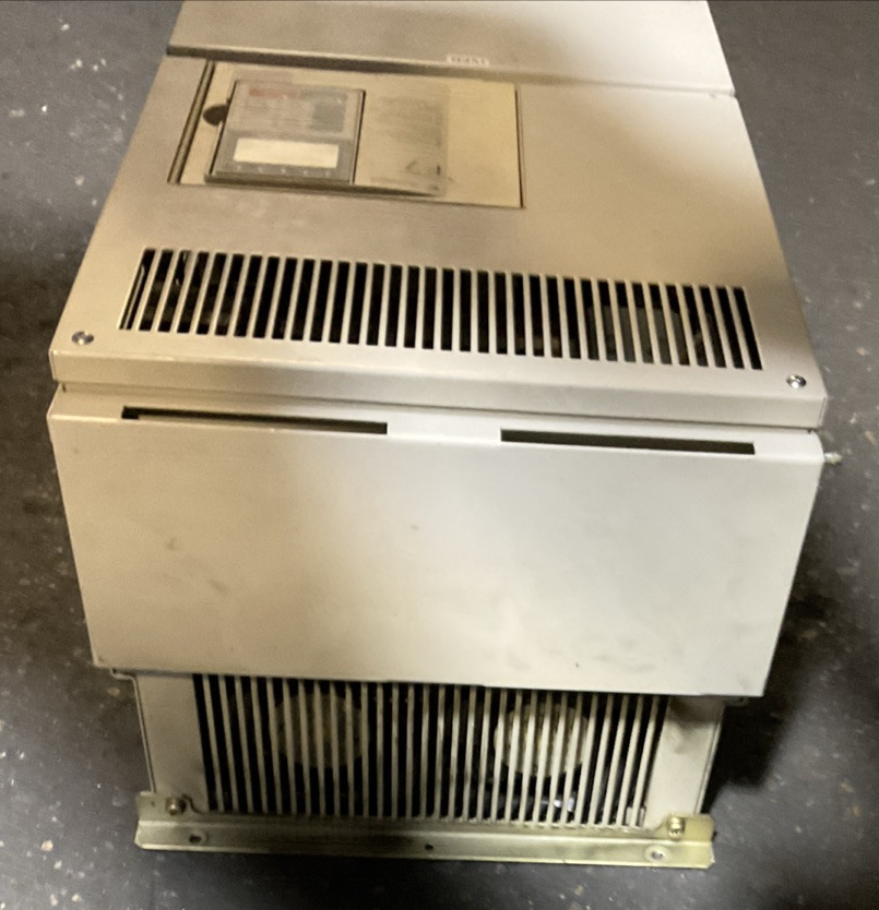 YASKAWA CIMR-F7U4055 AC DRIVE OUTPUT 3PH 0-480VAC5