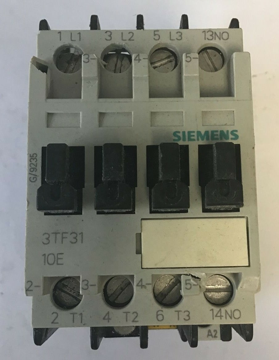 SIEMENS 3TF3300-0A CONTACTOR 5A 600VAC ***LOTOF3***1