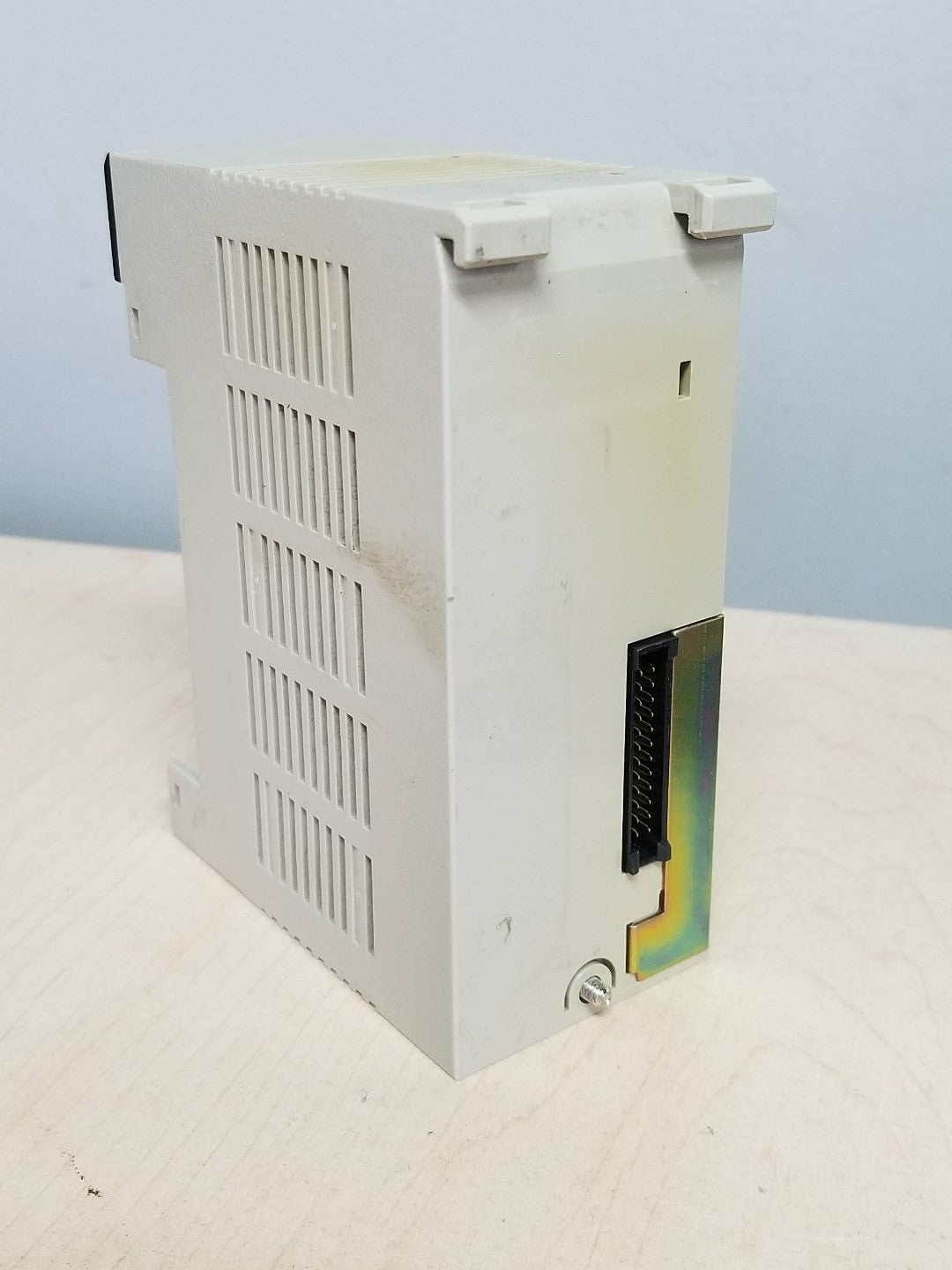 OMRON C200HW-PA204 POWER SUPPLY UNIT AC100-120/200-240V 50/60HZ 120VA1