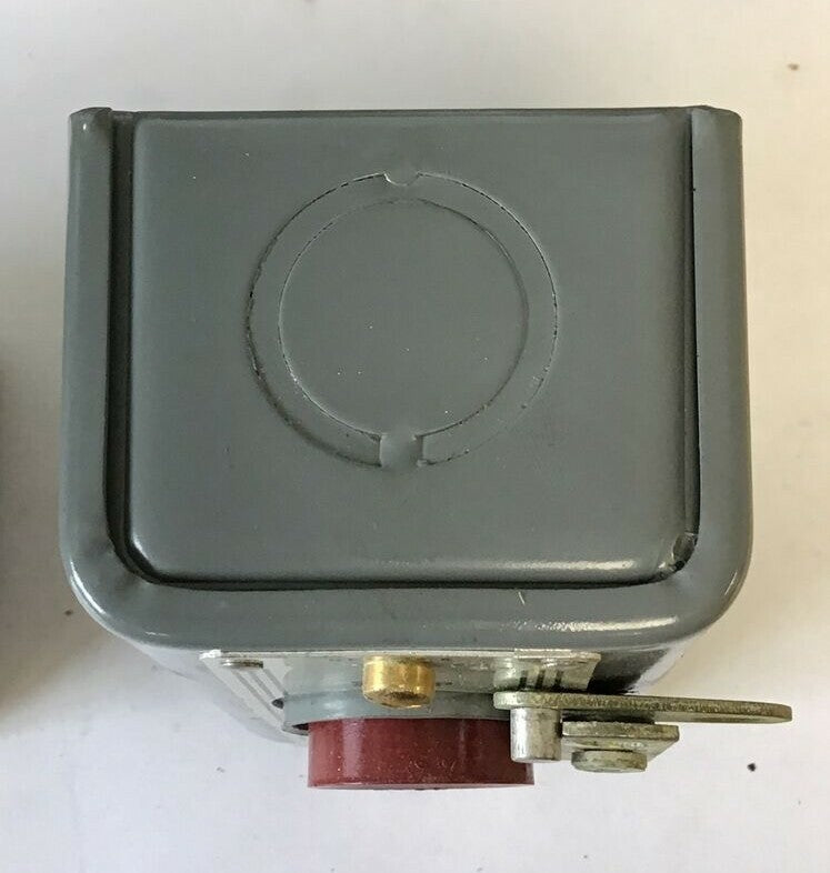 WESTINGHOUSE SD2 PUSH BUTTON STATION STANDARD DUTY 600V 8