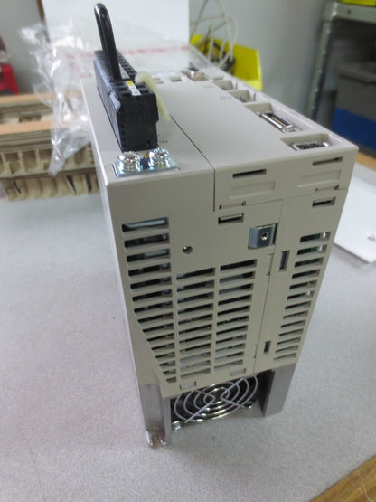 YASKAWA SGDS-15A72AY539 AC SERVOPACK OUTPUT: 230VAC, 0-300Hz 11.6A NEW SURPLUS5