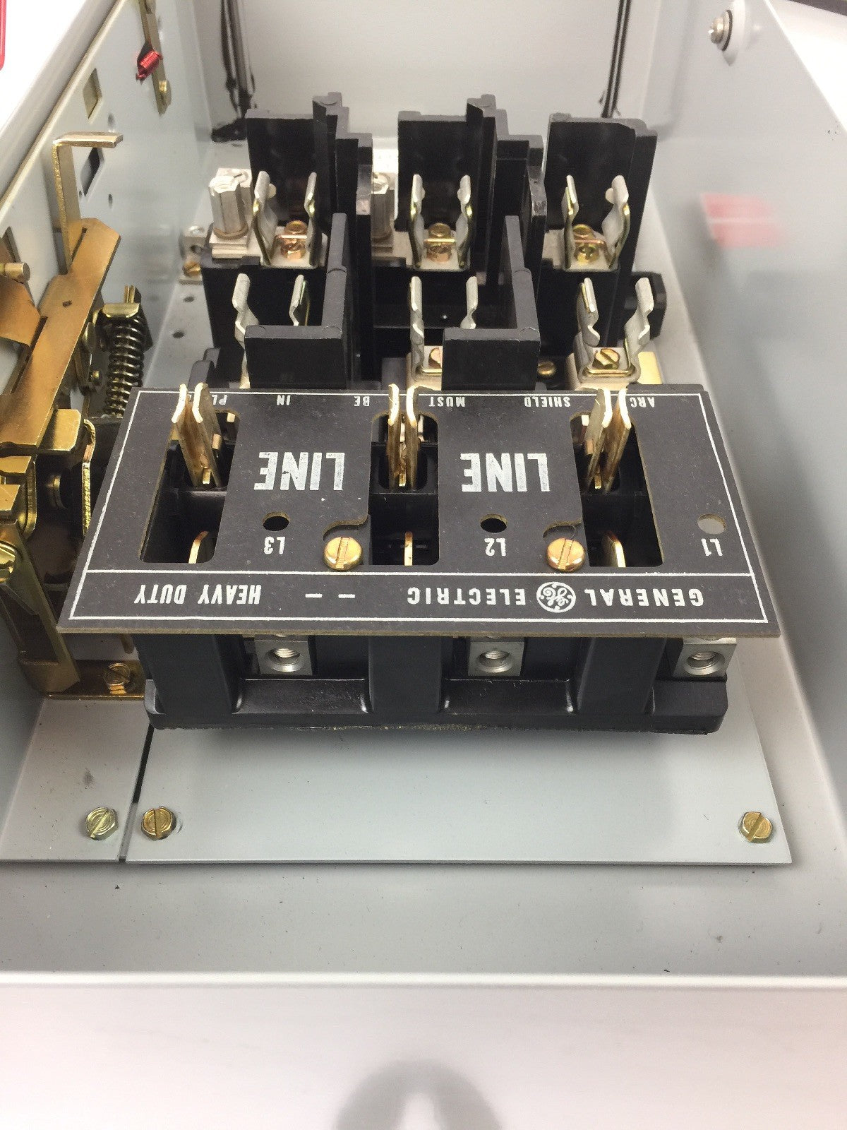 GE TH3322J SAFETY SWITCH 60A 240VAC  250VDC 3 FUSES 9