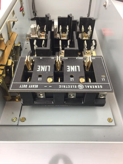 GE TH3322J SAFETY SWITCH 60A 240VAC  250VDC 3 FUSES 9