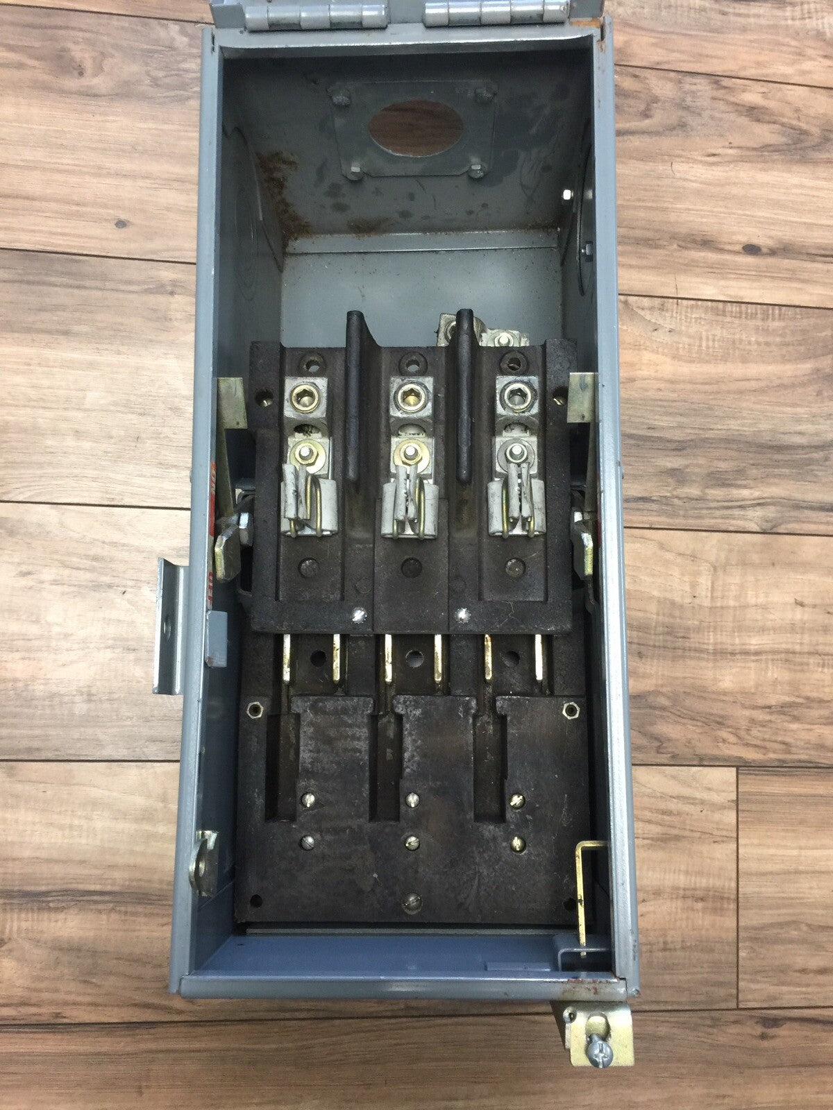 SQUARE D PQ-4220 I-LINE BUSWAY UNIT 200AMP 480VAC 3PH 4W 50HP SER 1A9