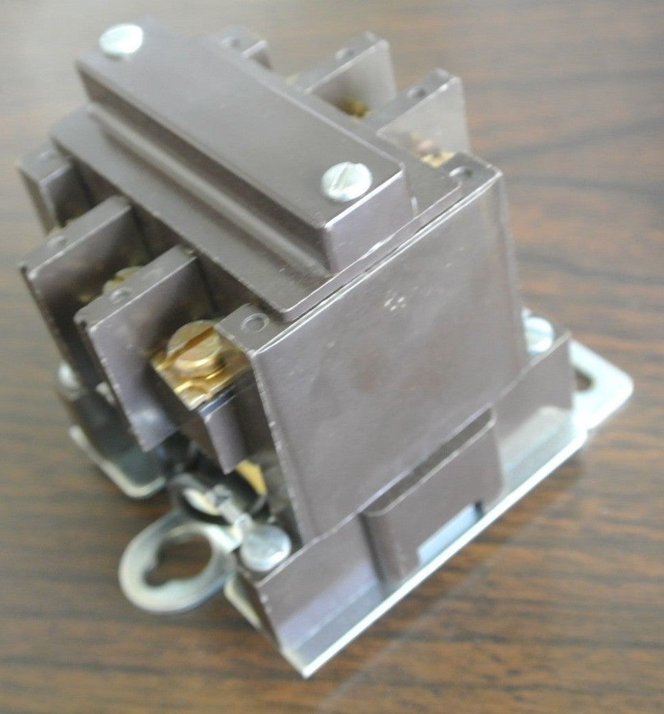 CUTLER-HAMMER 9560H1409-49 DEF PURPOSE CONTACTOR 40A 104/120V COIL 9560H1409B5