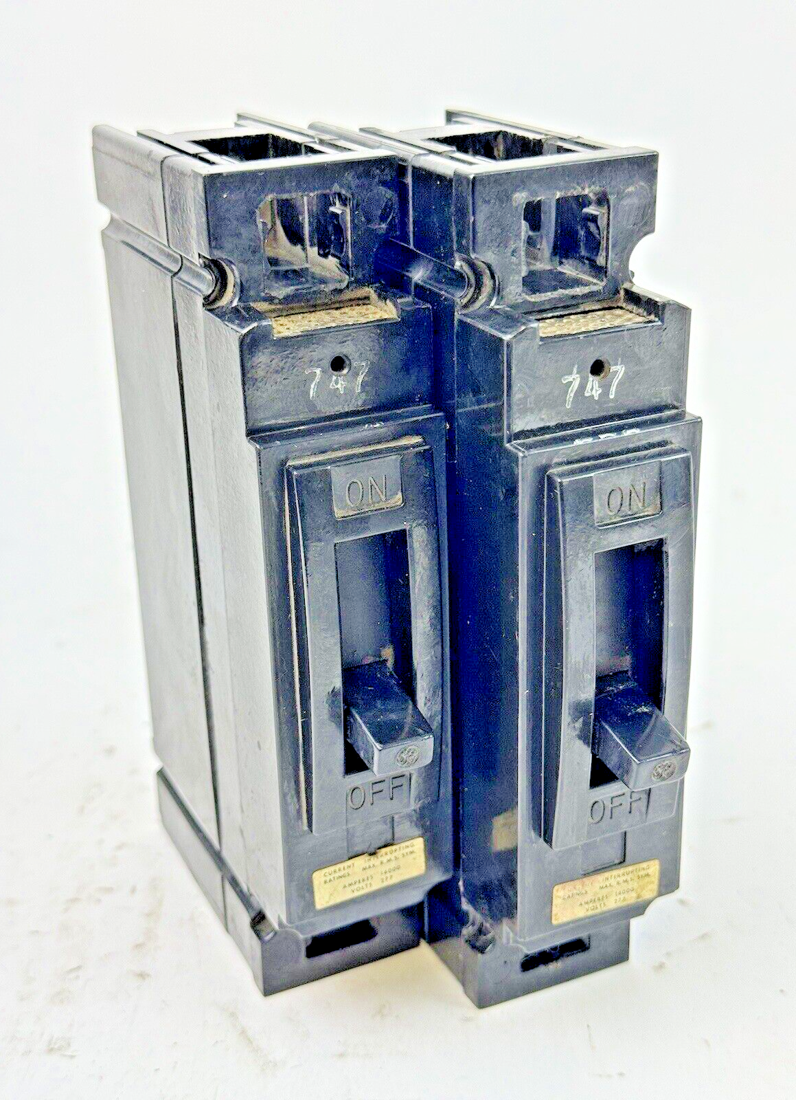 GE **LOT OF 2** - TEF113015 - CIRCUIT BREAKER - 1 POLE/15A/277 VAC0