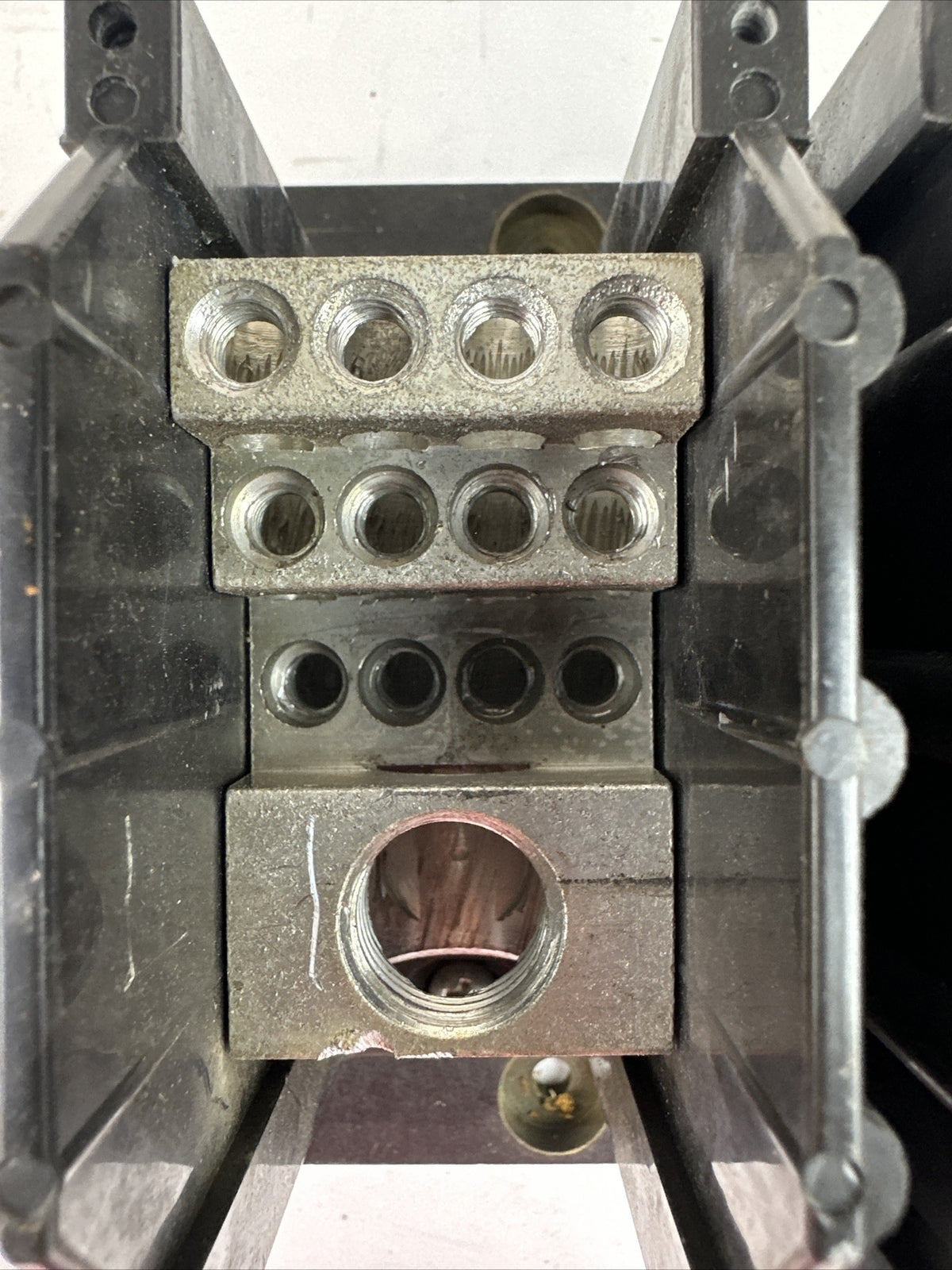 BUSSMANN PDB370-3 POWER DISTRIBUTION BLOCK 3POLE 600V 310A8