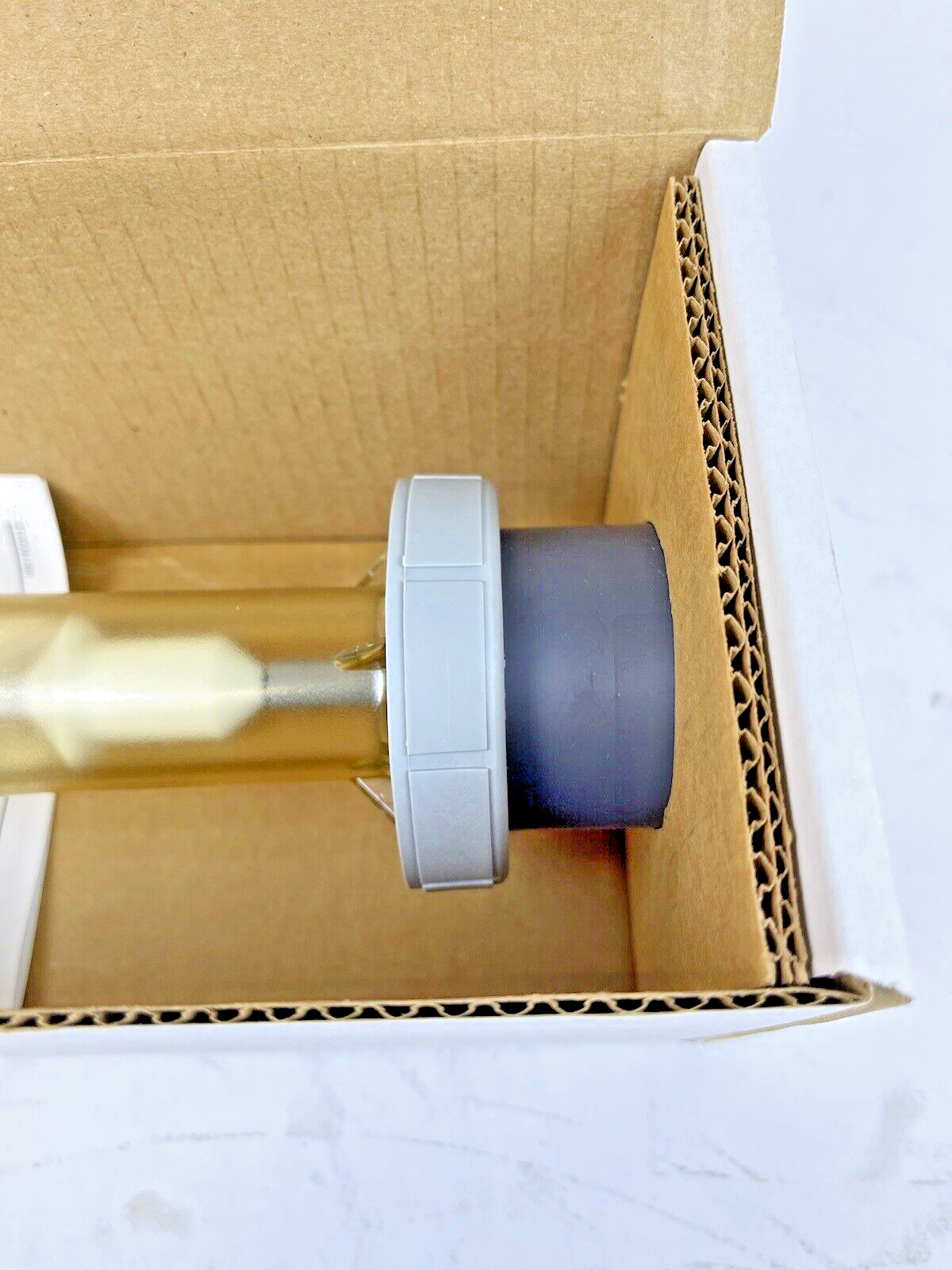 BLUE-WHITE - F-451 SERIES 1-1/2" .5-6 GPM - PTFE FLOAT, SS ROD, AND VITON O-RING7