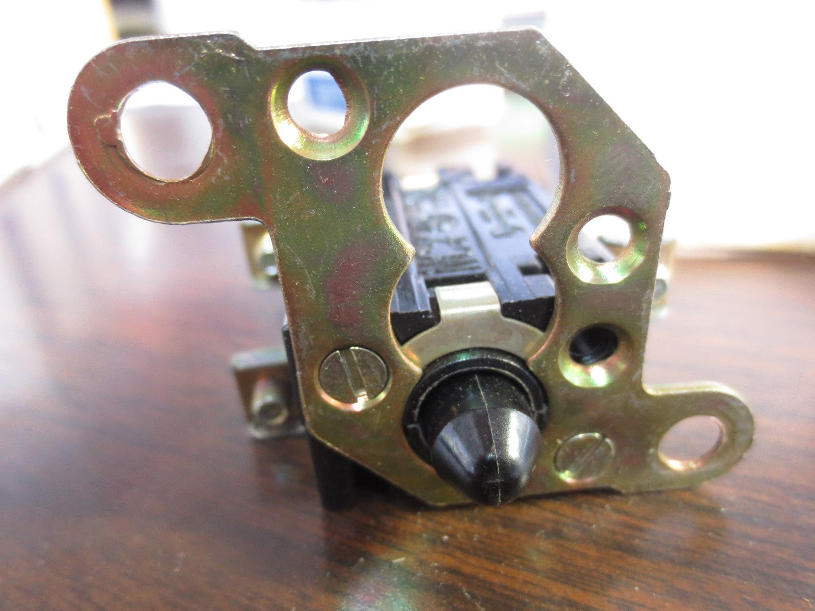 GENERAL ELECTRIC CR2940U202 HEAVY-DUTY OILTIGHT CONTACT BLOCK - NEW SURPLUS1