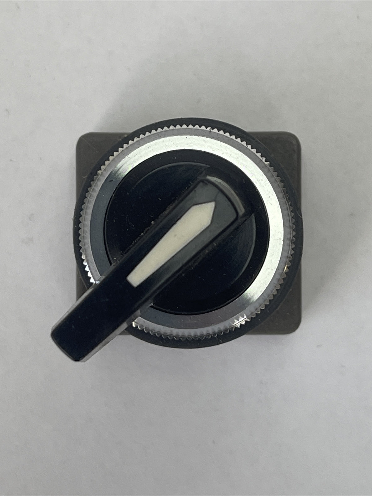 IDEC ASN 2L00 B SELECTOR SWITCH (LOT OF 25)1