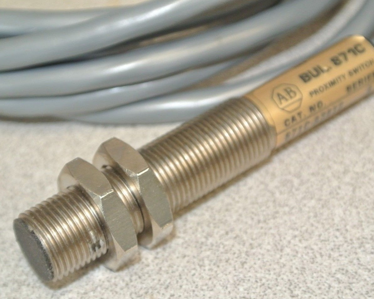 ALLEN-BRADLEY 871C-A3A12 CYLINDRICAL INDUCTIVE PROXIMITY SWITCH / 10-30VDC 3mm4