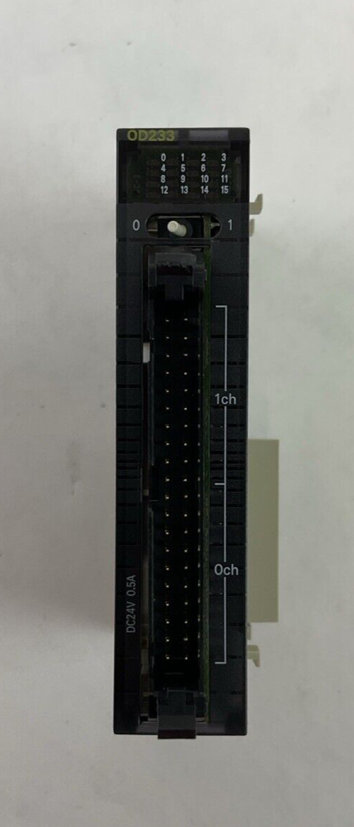 OMRON CJ1W-OD233 OUTPUT UNIT 24VDC 0.5A0