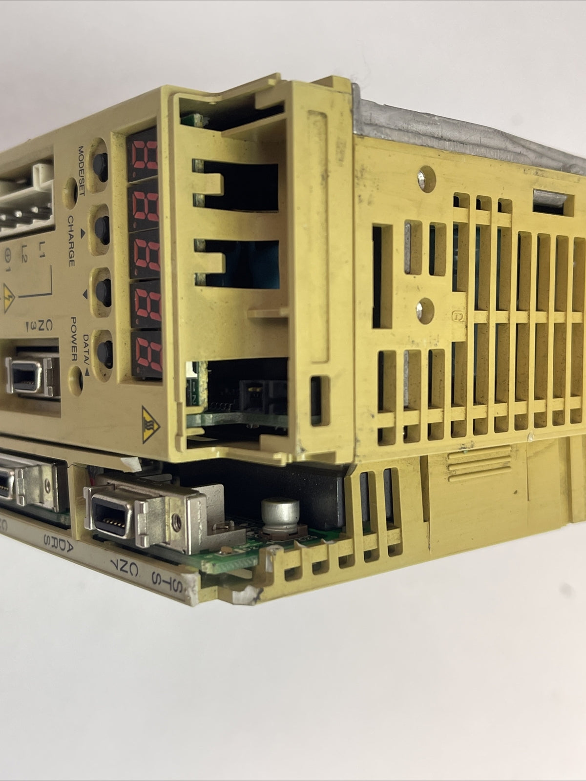 YASKAWA SGDH-01AE SERVOPACK OUTPUT 0-230VAC 3PH 0.91A INPUT 200-230VAC 2A 1PH9