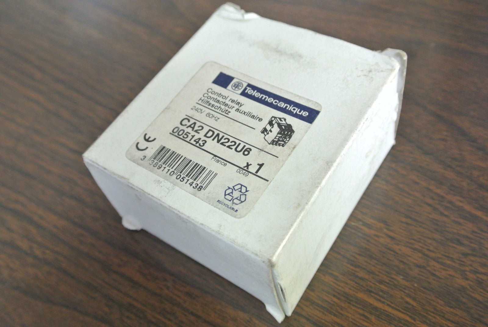 TELEMECANIQUE CA2DN22U6 CONTROL RELAY / AUX. CONTACTOR - 240V, 60Hz COIL1