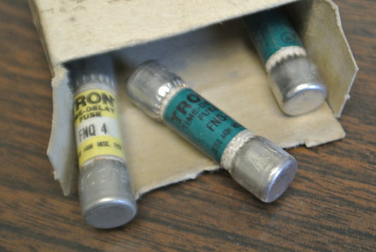 LOT of 3 / BUSS FNQ-4 TIME-DELAY FUSE 4A / 500V / NEW SURPLUS0