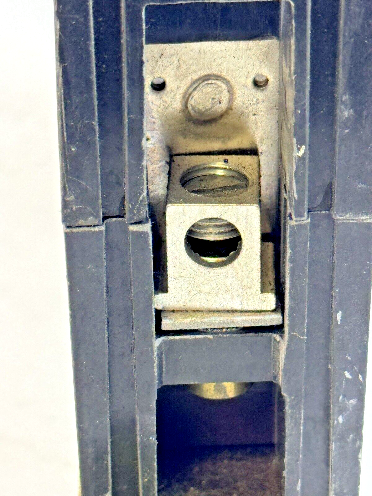 SQUARE D - FHB16020B - I-LINE MOLDED CASE CIRCUIT BREAKER - 1 POLE/ 20 A/ 277VAC8