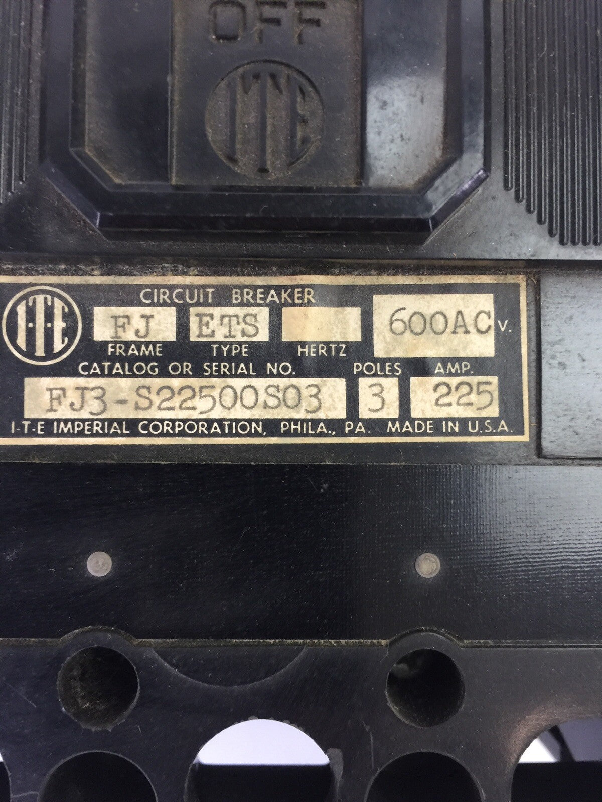 ITE SIEMENS FJ3-S22500S03 CIRCUIT BREAKER 600VAC 225AMP 3POLE 1