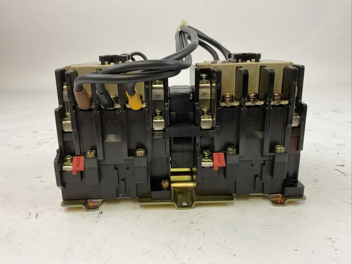 MITSUBISHI REVERSING CONTACTOR S-K35 60A COIL 200V3