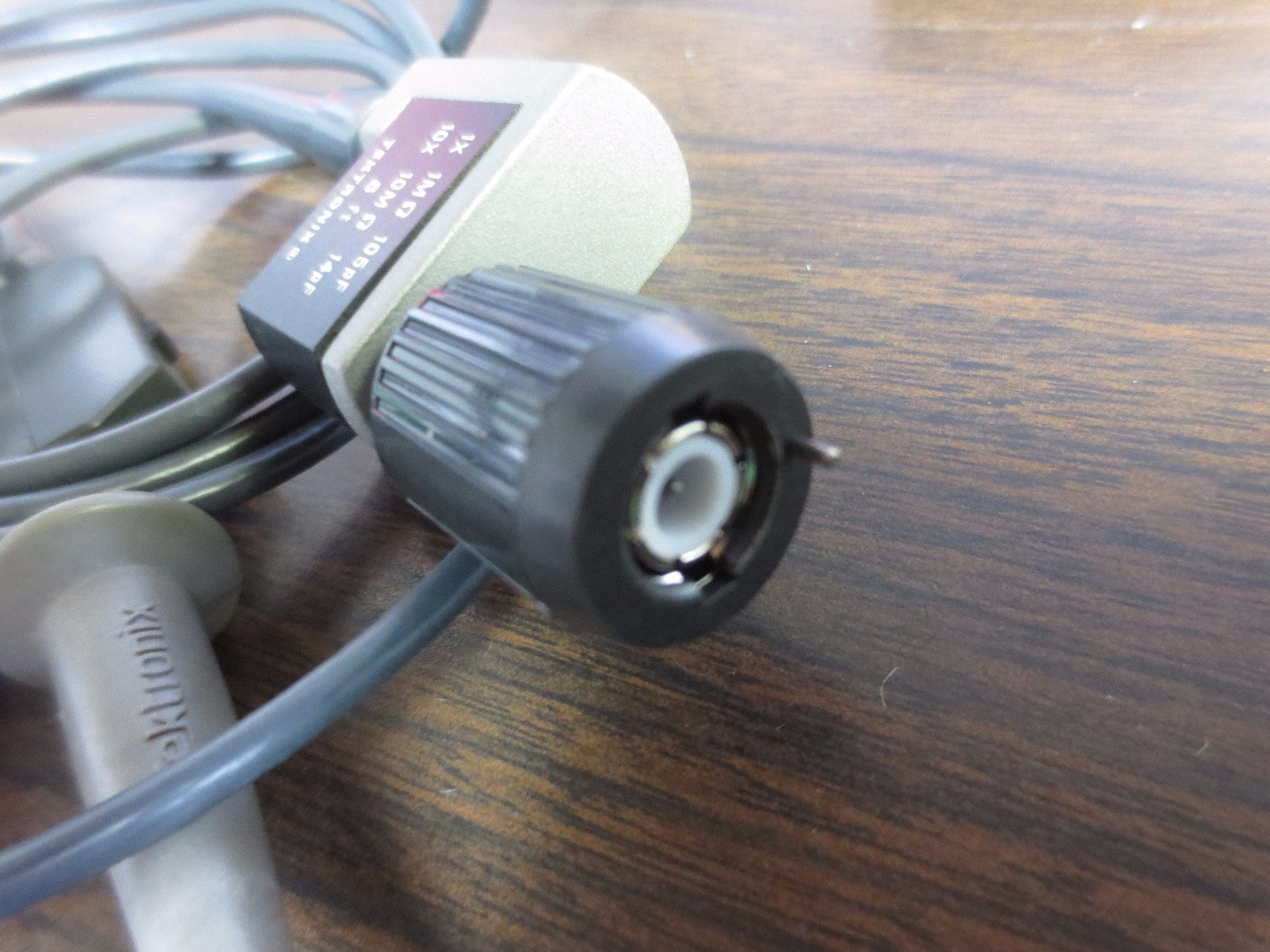 TEKTRONIX P6062B PROBE 1x 1M OHM 105pF - 10x 10M OHM 14pF x 6-Ft - SWITCHABLE5