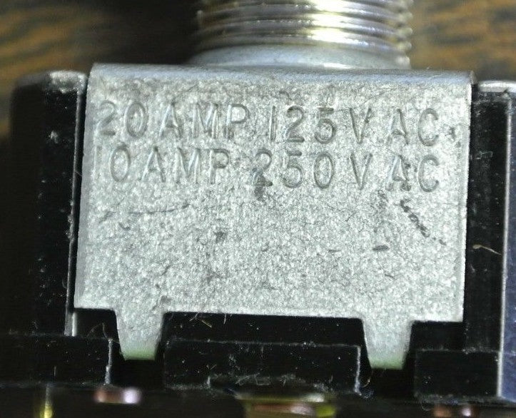 CUTLER-HAMMER 7547K40 TOGGLE SWITCH 3-POSITION, CENTER OFF NEW SURPLUS LOT of 104