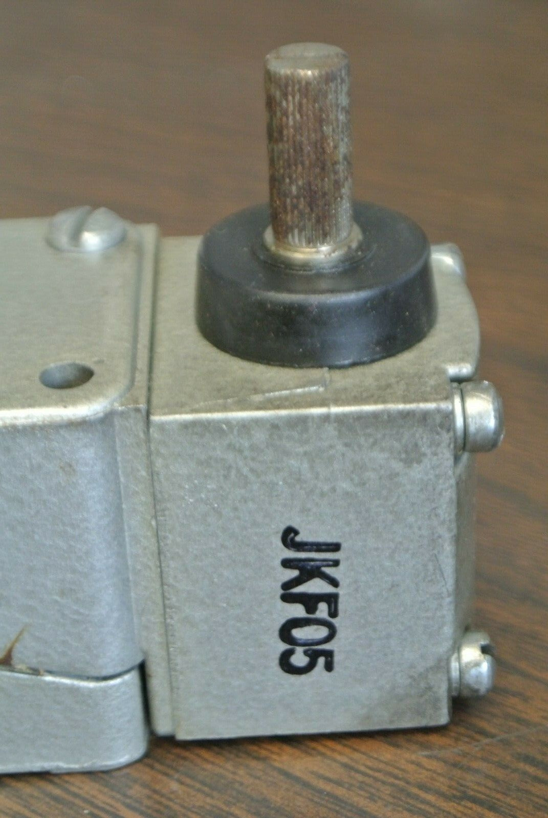 R.B. DENISON C2B-JKF05 LoxSwitch LIMIT SWITCH / 600VAC MAX / NEW SURPLUS 5