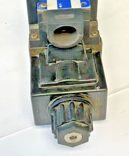 NORTHMAN SWH-G03-C4-A120-10 SLOENOID OPERATED DIRECTIONAL VALVE4